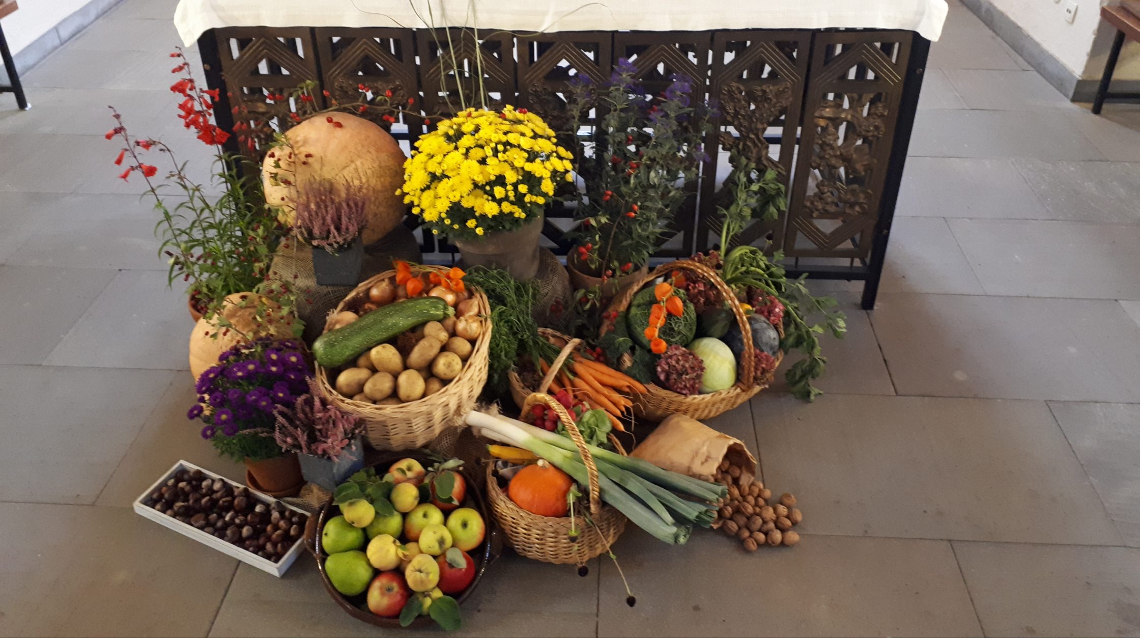 Erntedank im katholischen Kirchengebäude